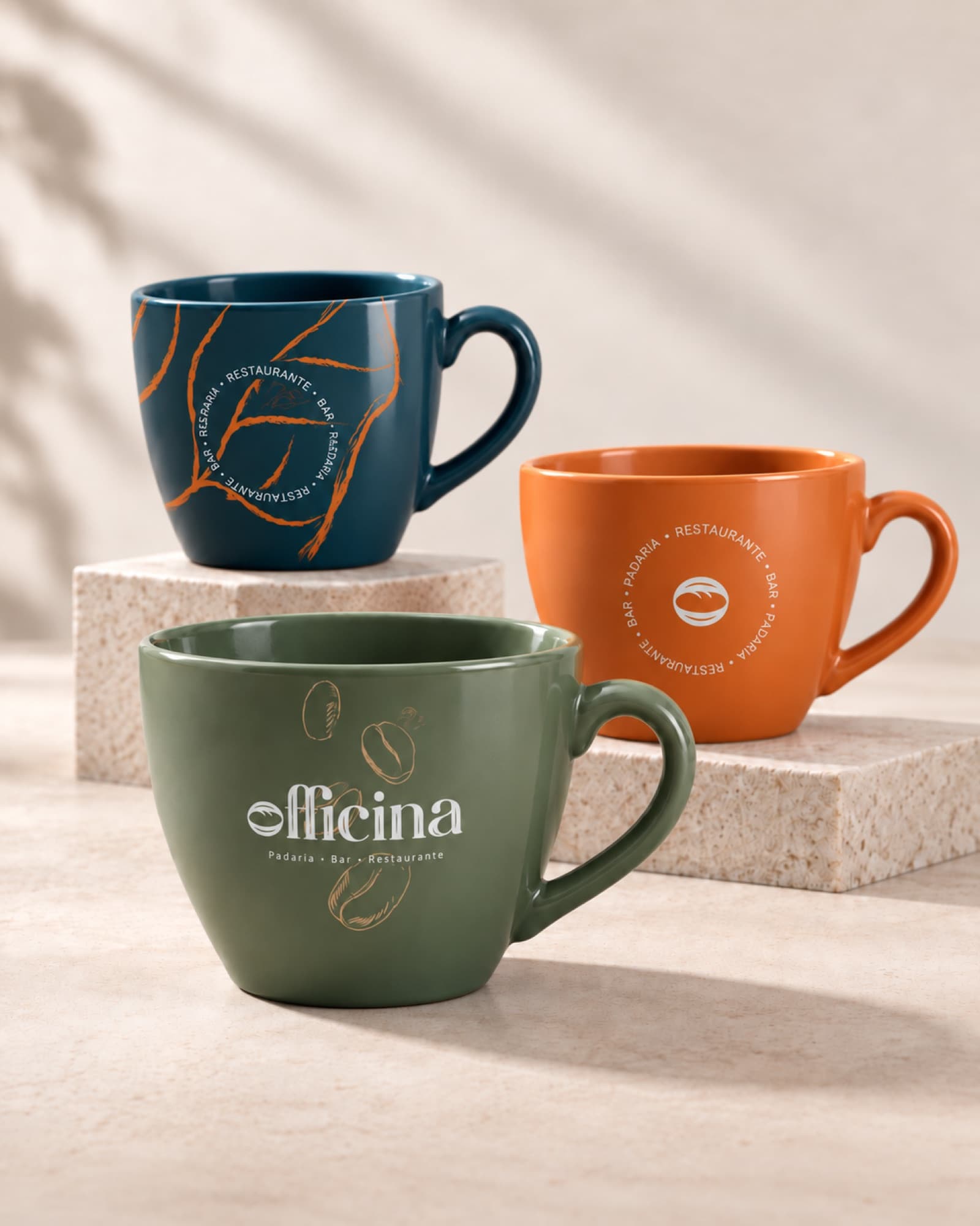Officina: canecas com a identidade visual